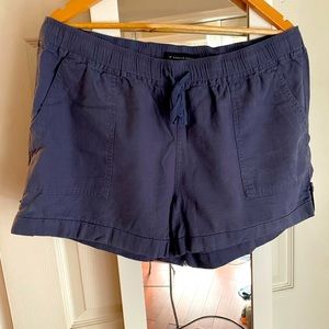 Denver Hayes linen shorts